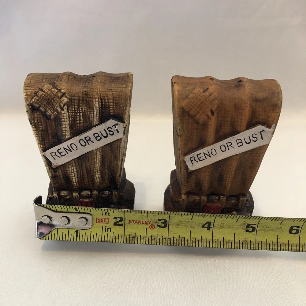 Vintage Covered Wagon Reno Salt & Pepper Shakers Western Theme Collectible READ‎